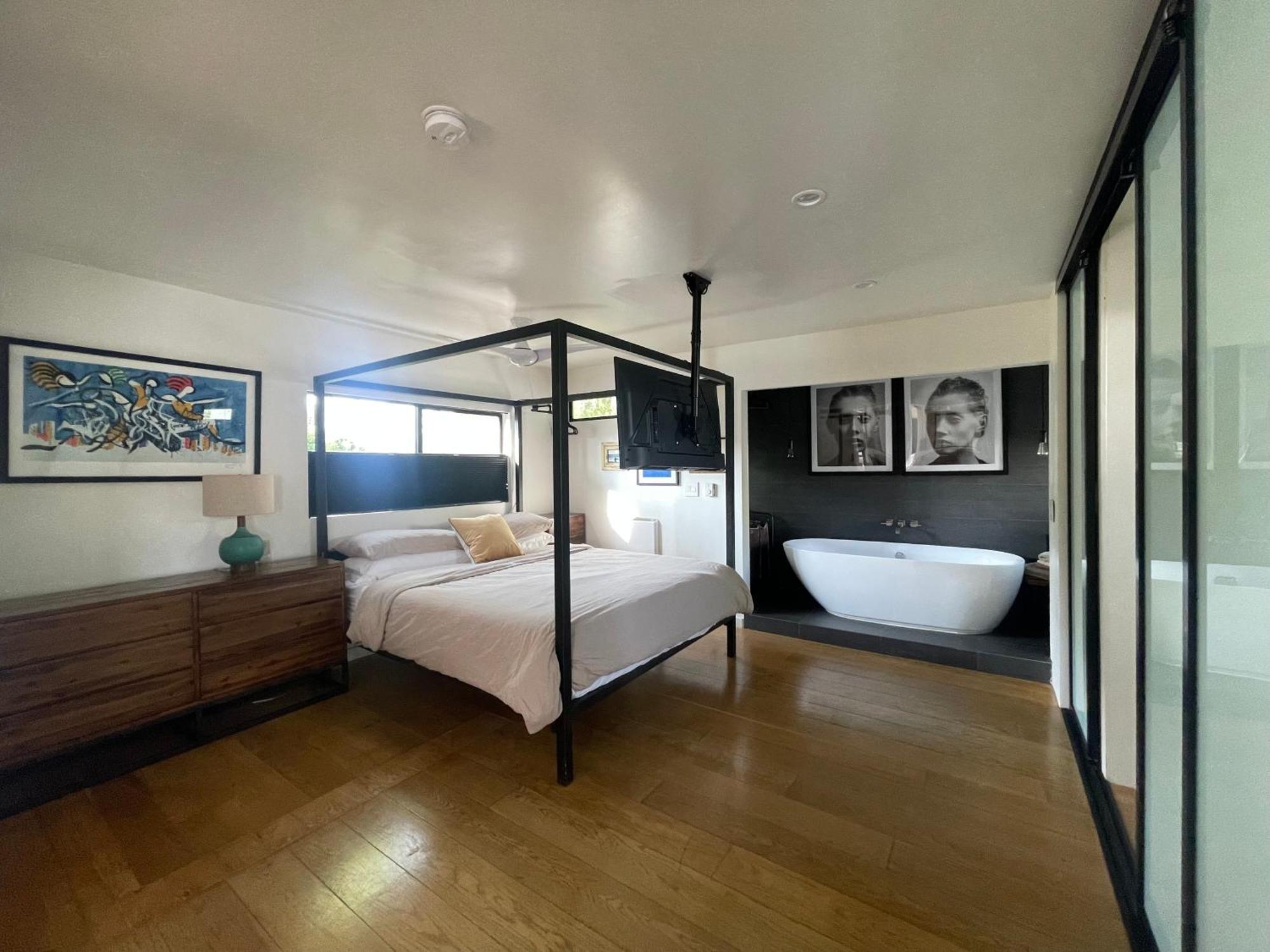 Venice By Artspace Locations Los Angeles
