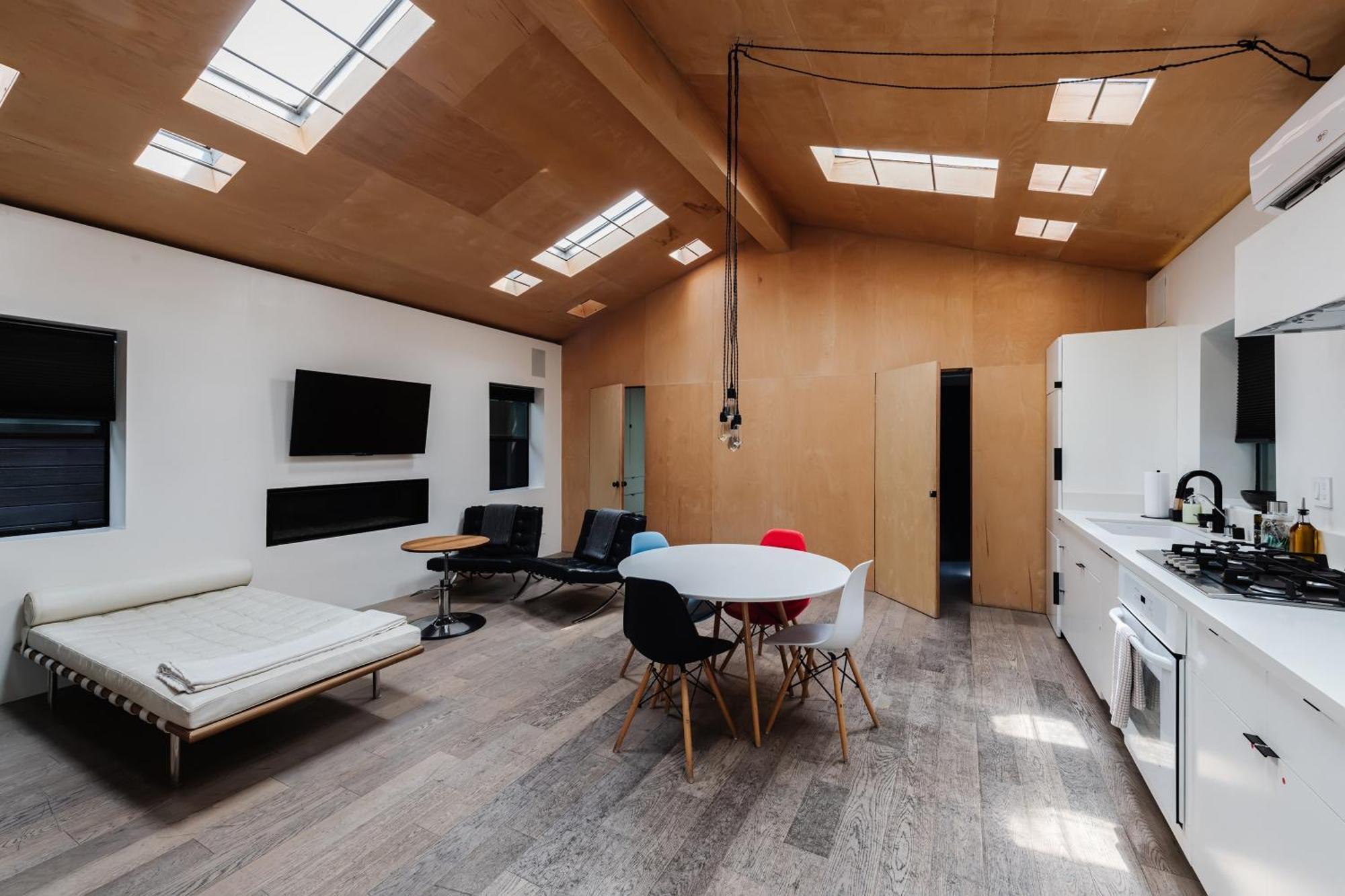 Venice By Artspace Locations *